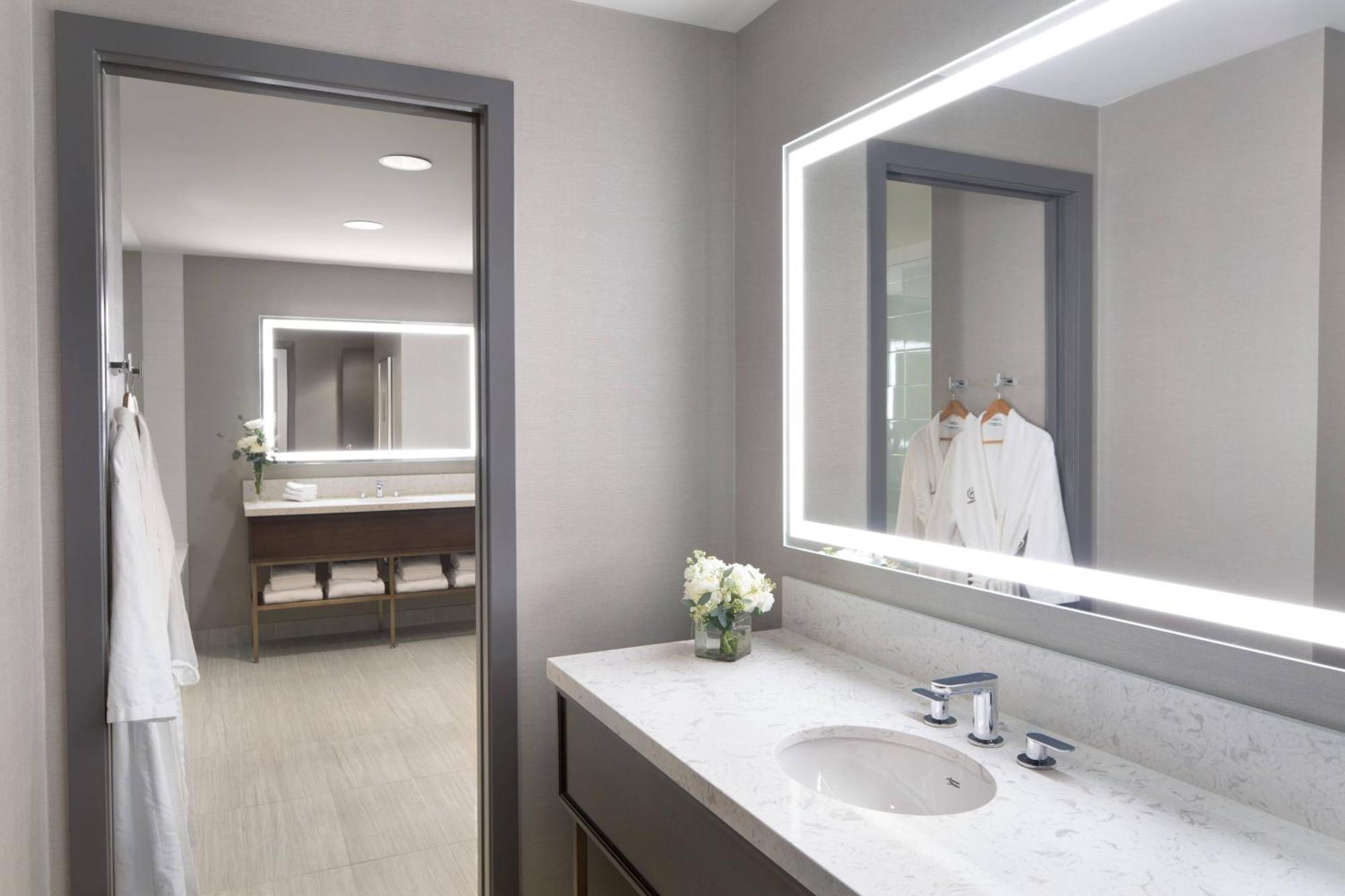 Sheraton Vancouver Guildford Hotel Surrey Bagian luar foto
