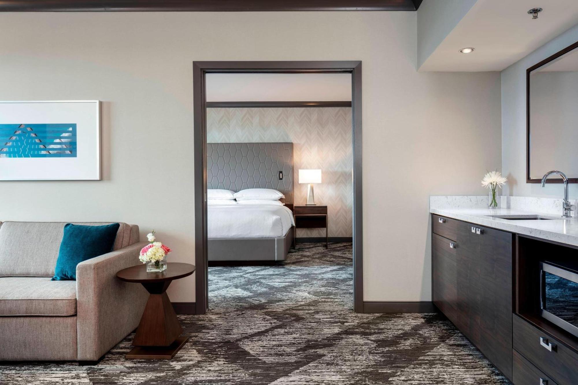 Sheraton Vancouver Guildford Hotel Surrey Bagian luar foto