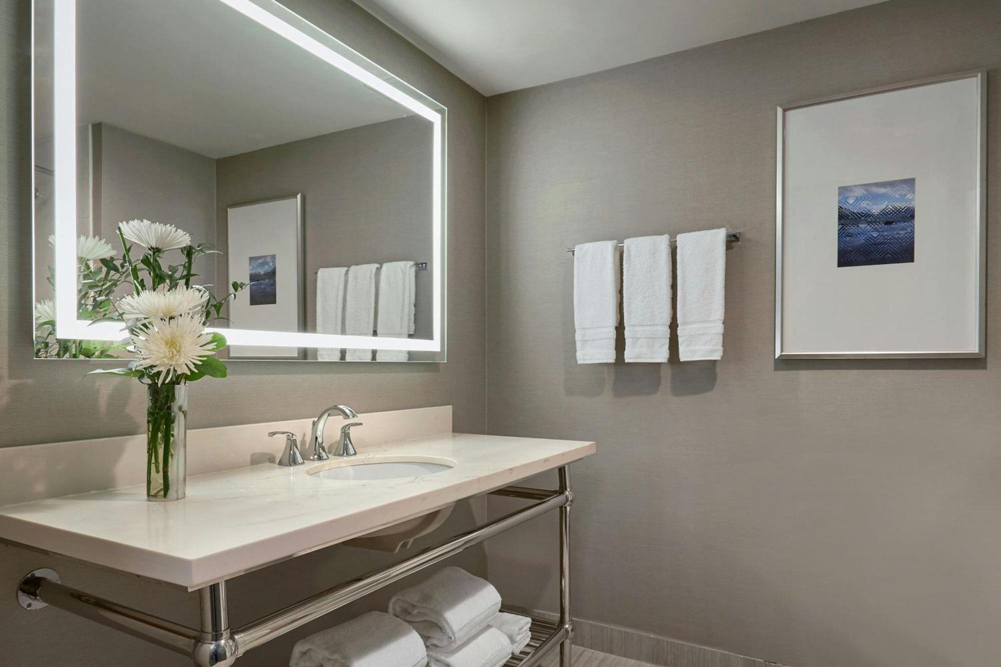 Sheraton Vancouver Guildford Hotel Surrey Bagian luar foto